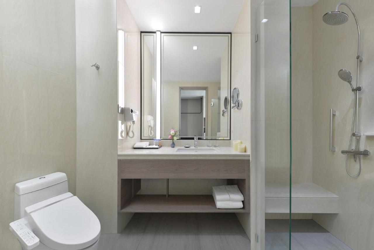 Centre Point Hotel Terminal21 Korat Nakhonratcsaszima Kültér fotó Bathroom