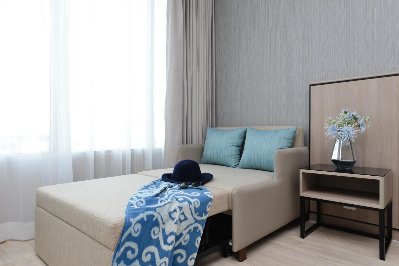 Centre Point Hotel Terminal21 Korat Nakhonratcsaszima Kültér fotó A sofa bed