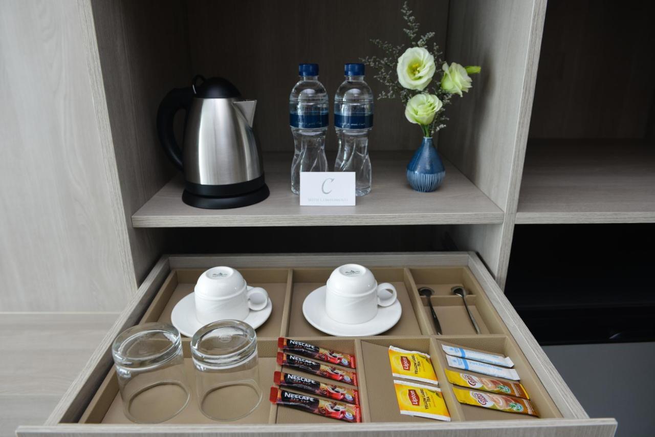 Centre Point Hotel Terminal21 Korat Nakhonratcsaszima Kültér fotó A tea and coffee tray in a hotel room