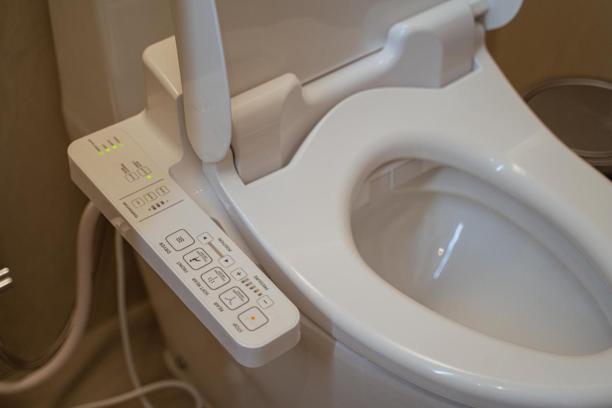 Centre Point Hotel Terminal21 Korat Nakhonratcsaszima Kültér fotó A modern Japanese toilet with bidet and heated seat
