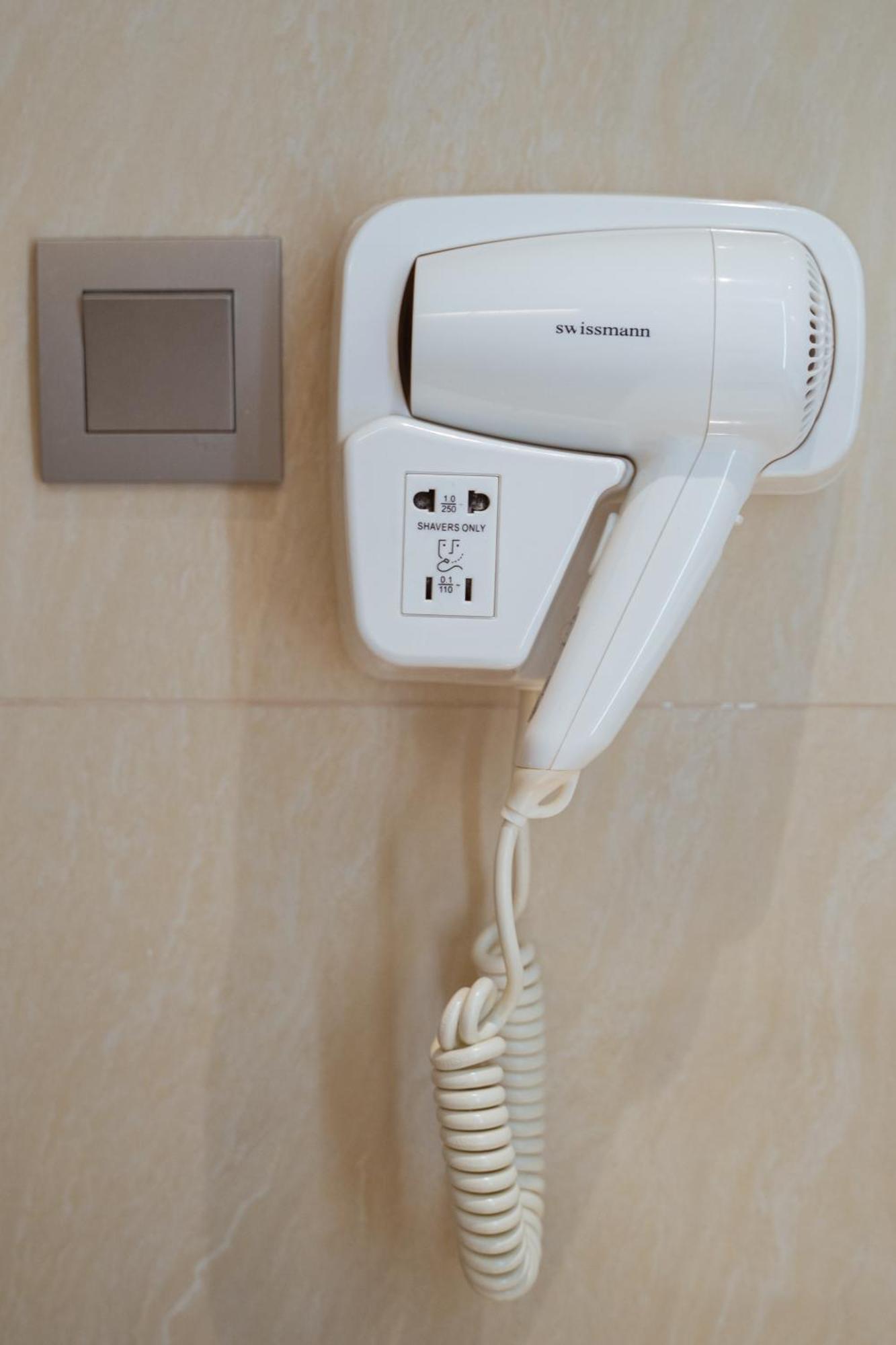 Centre Point Hotel Terminal21 Korat Nakhonratcsaszima Kültér fotó A wall-mounted hair dryer