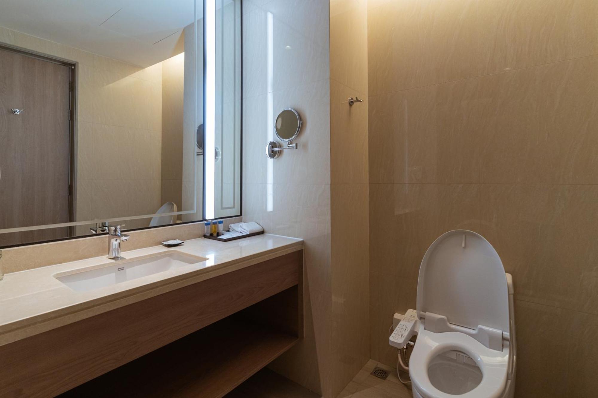 Centre Point Hotel Terminal21 Korat Nakhonratcsaszima Kültér fotó Bathroom